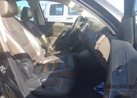 2011 Volkswagen Tiguan Sel z USA, uszkodzony, nr VIN WVGAV7AX5BW510883